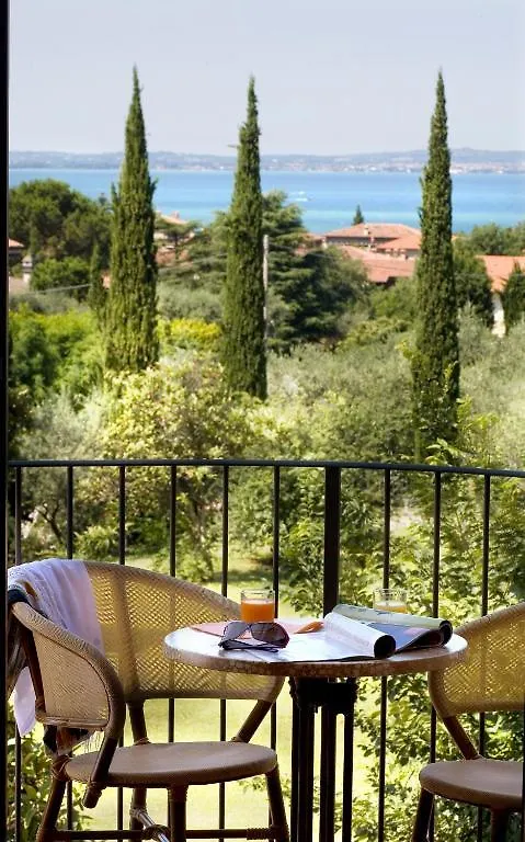 Hotel Relais Agli Olivi Λατζίζε