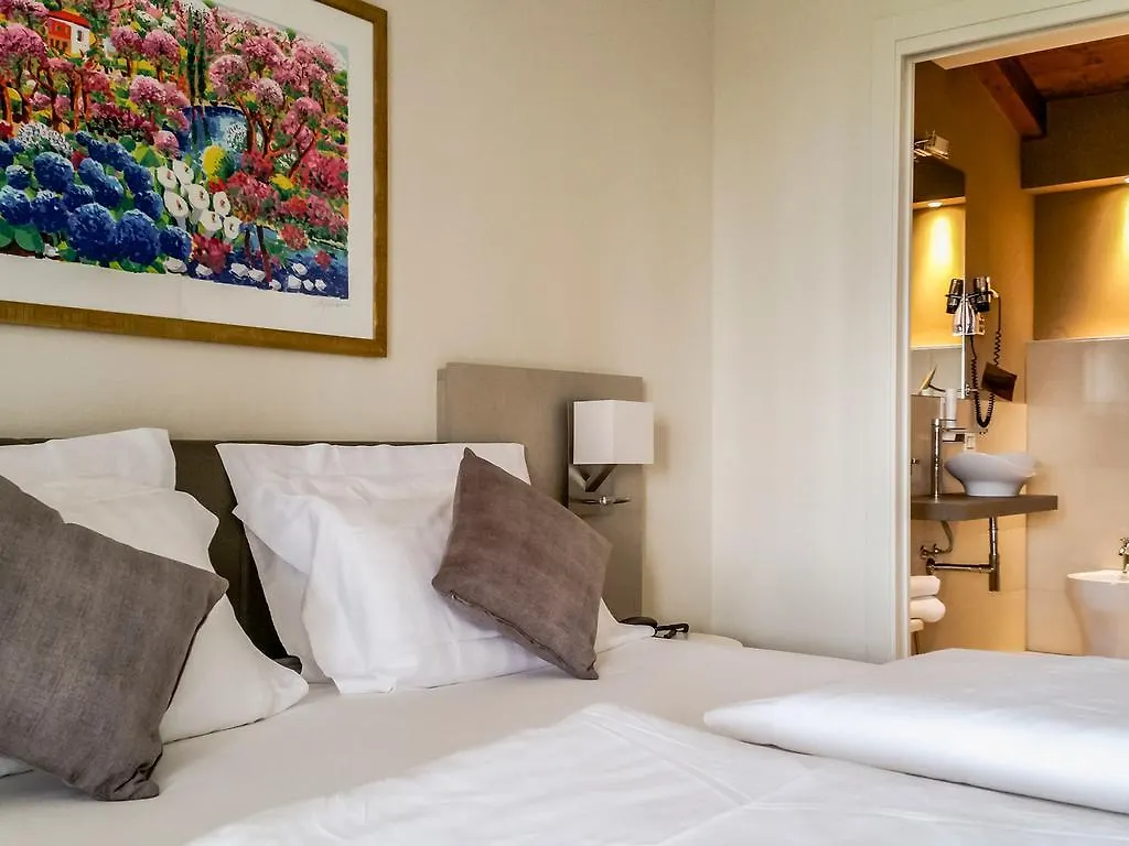 Hotel Relais Agli Olivi Λατζίζε