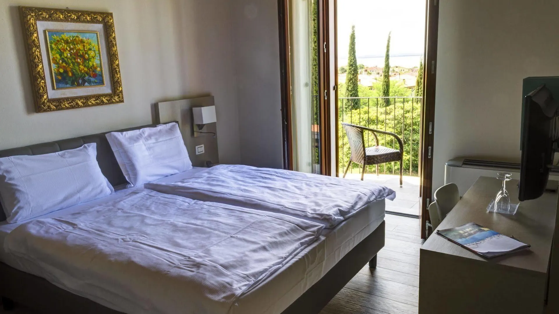 Hotel Relais Agli Olivi Lazise 3*,  Italy